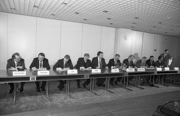 Bundesarchiv, B 145 Bild-F074847-0022 / Wegmann, Ludwig / CC-BY-SA