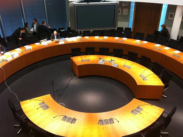 Das Plenum vor der 18. Sitzung der Enquete-Kommission "Internet und digitale Gesellschaft".