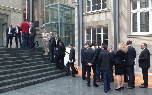 Großer Andrang: Die Teilnehmer präsentieren ihr Thema in kurzen Sätzen.